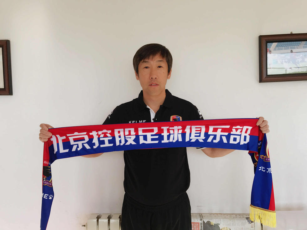 意媒Calciomercato消息，罗马正在转会市场上寻找中后卫引援，他们与博努奇的谈判已经进入后期阶段。